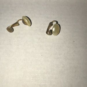 Real pearl clip on earrings